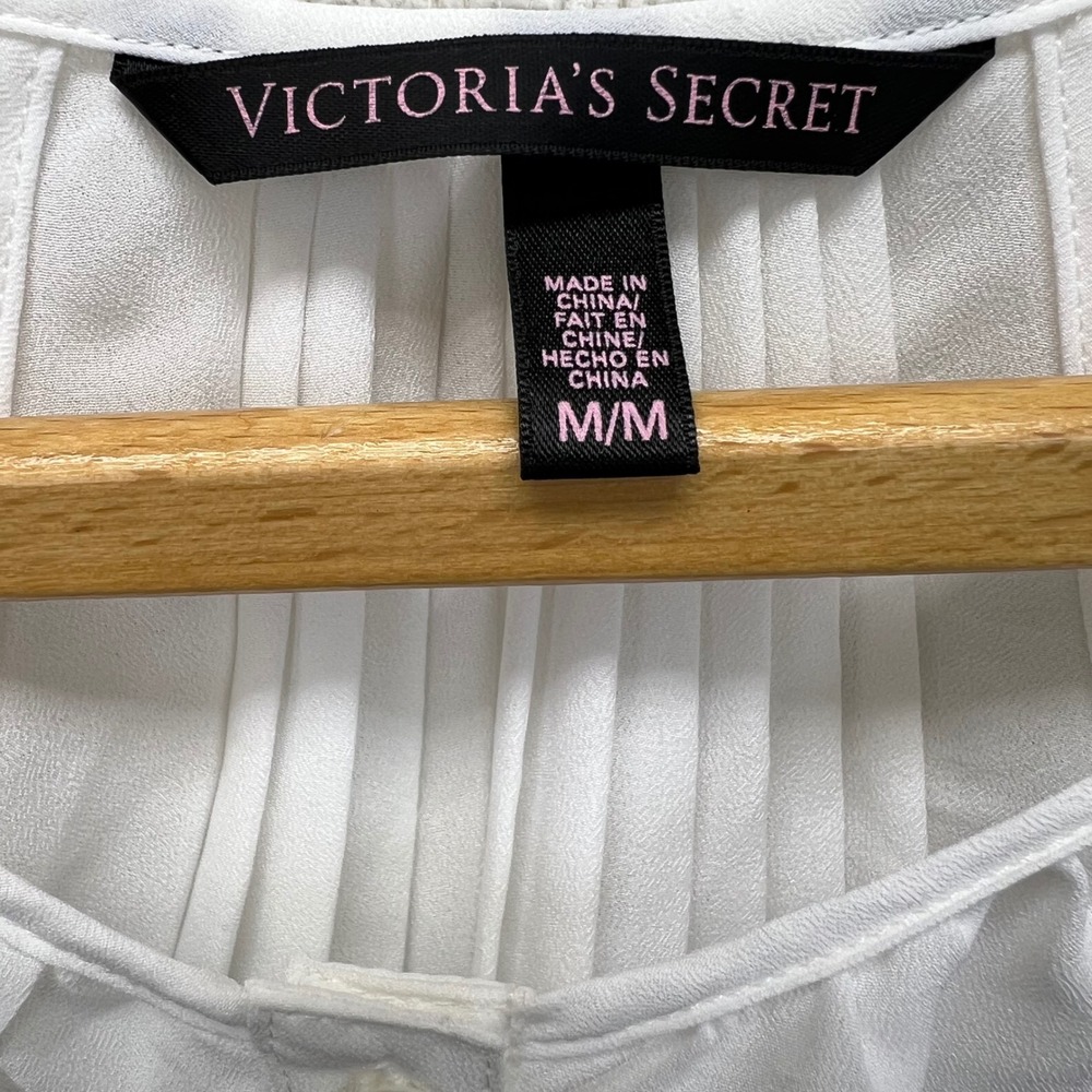 Victoria's Secret Blouse Womens Medium White Crochet Lace Flutter Tie Front Top - Picture 2 of 10